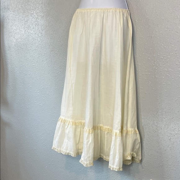 Vintage Byer California Cream Ruffle Hem Skirt – Size Small - Picture 10 of 10